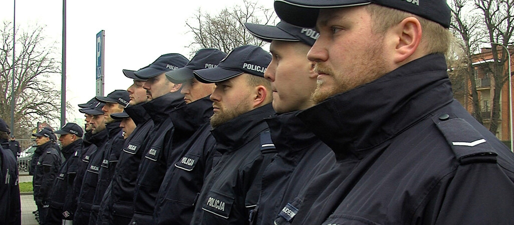 Policja kusi wysokimi zarobkami, a chętnych brak