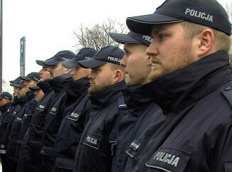 Policja kusi wysokimi zarobkami, a chętnych brak